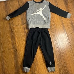 Jordan dos piezas para niños pequeños  4T